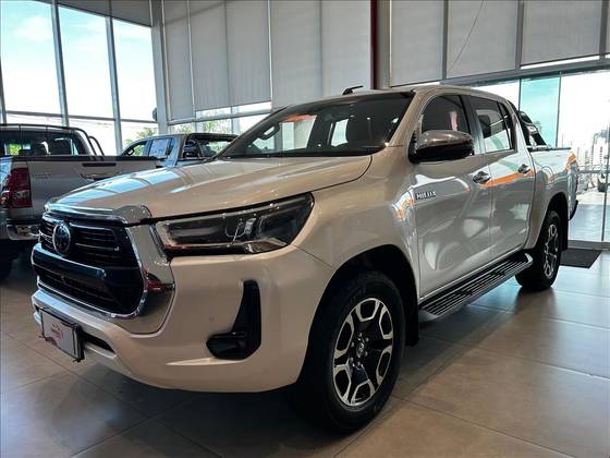 TOYOTA HILUX 2.8 D-4D TURBO DIESEL CD SRX 4X4 AUTOMÁTICO